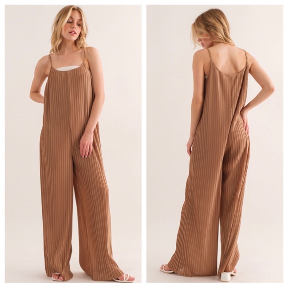 Boho wide leg -Solid pleated fabric Jumpsuit - Picture 3 of 4